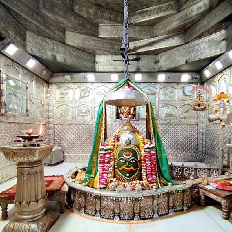 উজ্জয়িনী শহর পরিচিত ‘ভারতের গ্রিনউইচ’ নামে পরিচিত। আর্যভট্টের ‘সূর্যসিদ্ধান্ত’ অনুযায়ী, উজ্জয়িনী ভৌগোলিক ভাবে এমন একটি স্থানে রয়েছে যেখানে অক্ষরেখা এবং কর্কটক্রান্তি রেখা মিলিত হয়েছে। উজ্জয়িনীর এই বিশেষ স্থানে অবস্থানের পিছনে শিবমাহাত্ম্য আছে বলেও অনেকে মনে করেন।