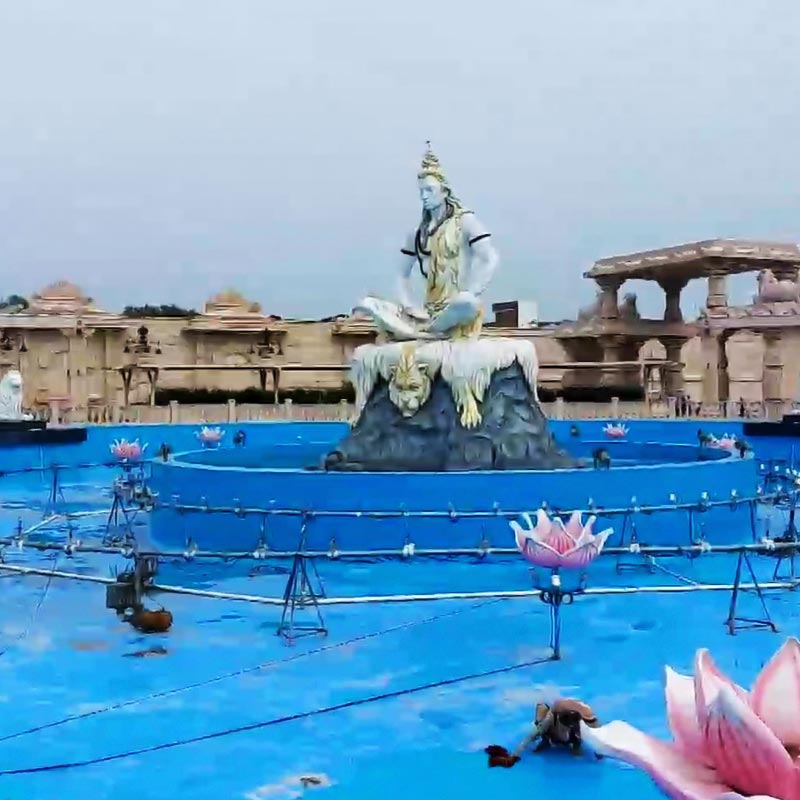 মন্দিরের বর্তমান পাঁচতলা কাঠামো ১৭৩৪ সালে মরাঠা সেনাপতি রণোজি শিন্ডে তৈরি করেছিলেন বলেও বিভিন্ন জায়গায় উল্লেখ রয়েছে।