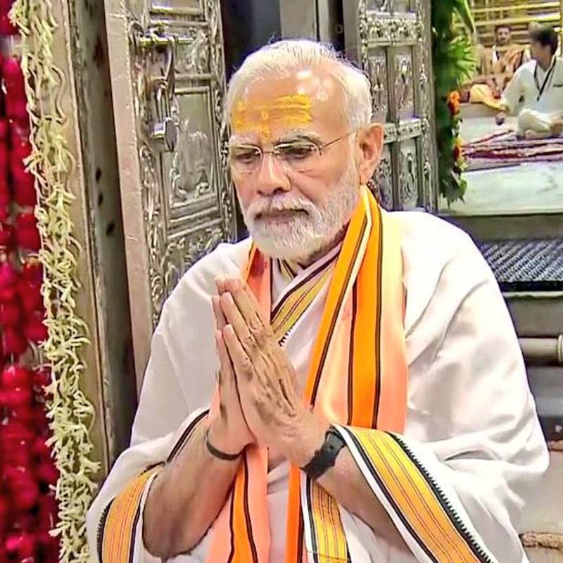 মঙ্গলবার কার্তিক মেলা ময়দানে উদ্বোধনী অনুষ্ঠানের ভাষণে মোদী বলেন, ‘‘ভারতের আধ্যাত্মিকতার কেন্দ্রে রয়েছে উজ্জয়িনী। এর প্রতিটি প্রান্তেই ইতিহাস ছড়িয়ে রয়েছে। বহু শতকের আধ্যাত্মিকতার (কেন্দ্রস্থল) এখন সংস্কার করা হচ্ছে।’’ মোদীর দাবি, কাশী বিশ্বনাথ করিডরের থেকেও আকারে ৪ গুণ বড় মহাকাল করিডর।