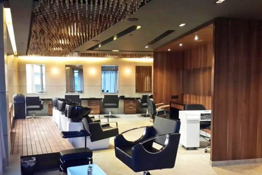 পিঙ্ক ট্রি: কালী পুজো এল বলে, এ দিকে হেয়ার কাট হয়নি! শেষ মুহূর্তেও যদি মেকওভার দরকার হয়, চলে যেতে পারেন ট্যাংরার পিঙ্ক ট্রি-তে। বলিউড থেকে হলিউড, যে কোনও হেয়ার কাট করাতে পারেন অনায়াসে। পরিষেবা আটশো হাজার টাকা থেকে শুরু।