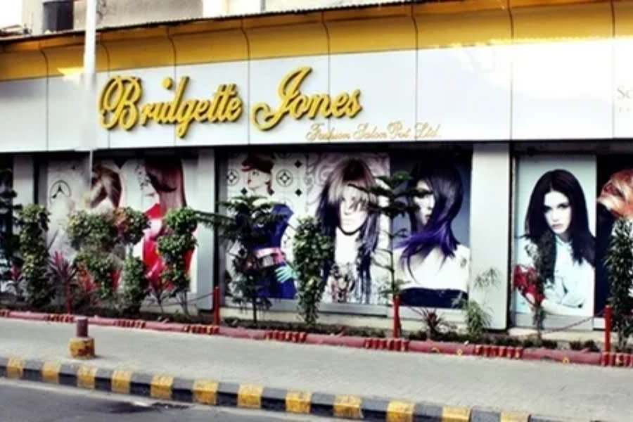 ব্রিজেট জোনস্: জুন টমকিনস্ পরিবারেরই আর একটি ব্র্যান্ড ব্রিজেট জোনস্। এখানে আটশো টাকা থেকে শুরু নানা পরিষেবার কদর রয়েছে শহরে।