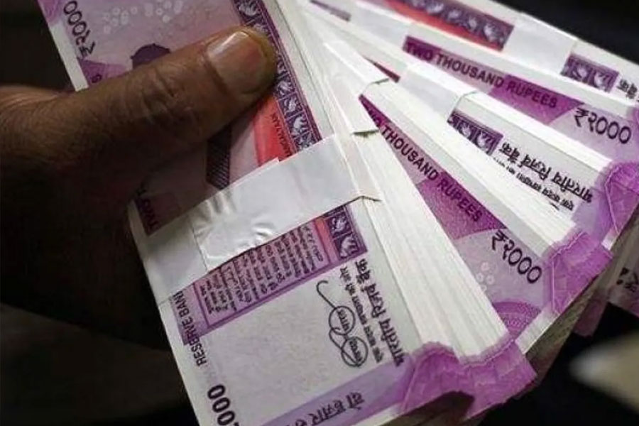 প্রতি অ্যাকাউন্ট পিছু ১.২ লক্ষ টাকা করে কমিশন পেতেন সঞ্জয় ও বীরেন্দর। এমন তথ্যও পেয়েছে পুলিশ।  