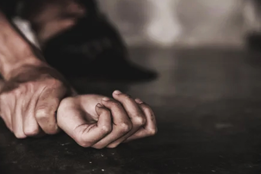 শফির বিরুদ্ধে ধর্ষণ এবং প্রতারণার আটটি মামলা চলছে। ২০২০ সালে ৭৫ বছরের এক মহিলাকে তুলে নিয়ে গিয়ে ধর্ষণ করেন শফী। তাঁর যৌনাঙ্গে লোহার রডও ঢুকিয়ে দেওয়ার অভিযোগ রয়েছে। সেই ঘটনায় এক বছর জেল খেটেছেন। বর্তমানে জামিনে ছিলেন।