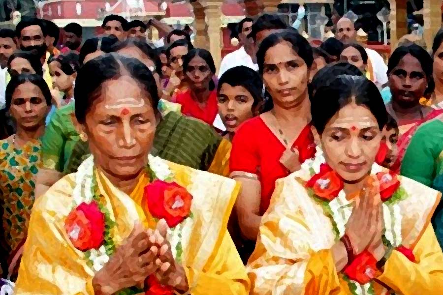 উ মে হো। বয়স ৫২। তিনি নাকি ‘ভারতীয় দেবীর অবতার’, এমনটাই দাবি করেন এই মহিলা।