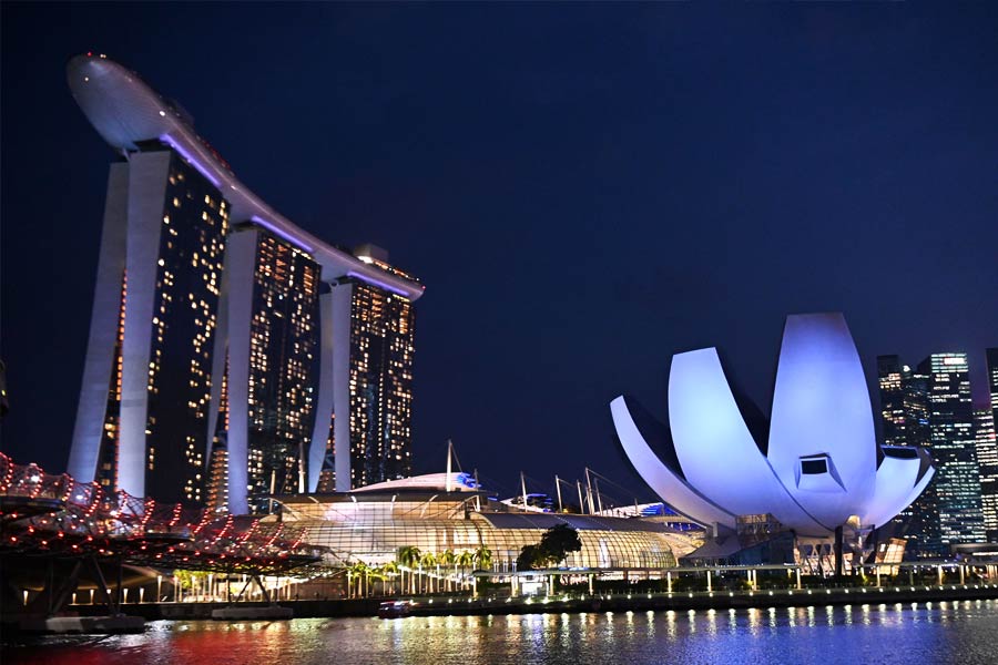 ৬ অক্টোবর, বৃহস্পতিবার এই মহিলার বিরুদ্ধে ৪০টি অভিযোগ আনা হয় সিঙ্গাপুরের আদালতে।