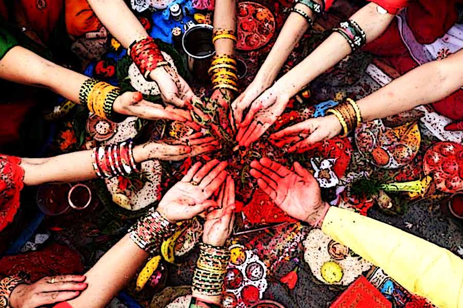 শুধু তা-ই নয়, এক ভক্তকে শাস্তি দিতে গিয়ে চিমটে দিয়ে তাঁর দাঁত উপড়ে ফেলেছিলেন উ।