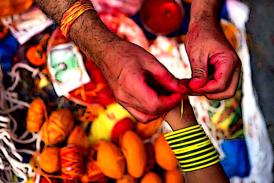 শুধু শাস্তিই দিতেন না, অভিযোগ ভক্তদের ভুল বুঝিয়ে, মিথ্যা কথা বলে কোটি কোটি টাকা লুট করতেন উ।