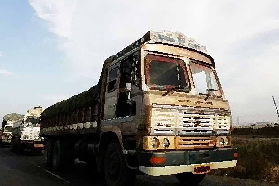 লরিচালক থেকে মেকানিক— সব রকম কাজ করতেন শফী। সম্প্রতি কোচিতে একটি হোটেলও খুলেছেন। এই হোটেলেই তাঁর শিকার তুলে নিয়ে আসতেন। মূলত বিধবা, আর্থিক অনটনে জর্জরিত, পরিবারের সঙ্গে সম্পর্ক নেই— এমন মহিলাদের নিজের জালে ফাঁসাতেন শফী। 