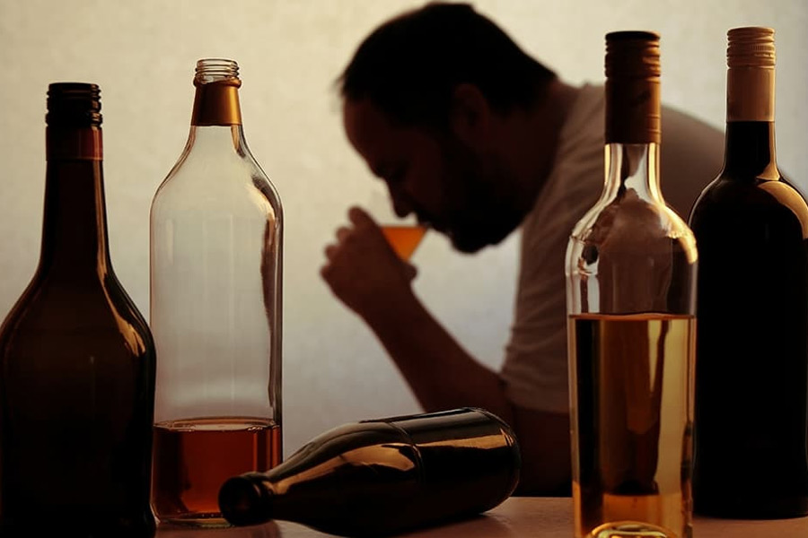 শফীর স্ত্রী নাবিসা পুলিশের কাছে দাবি করেছেন, শফীর কোনও ব্যাঙ্ক অ্যাকাউন্ট নেই। বাড়িতেও টাকা দিতেন না। সমস্ত টাকা মদ্যপান করেই উড়িয়ে দিতেন। 