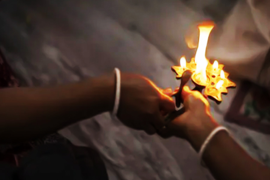 বর্তমানে তাঁকে আইনি নজরদারিতে রাখা হয়েছে। প্রয়োজন মতো তাঁকে হাজিরা দিতে হবে বলে সূত্রের খবর।