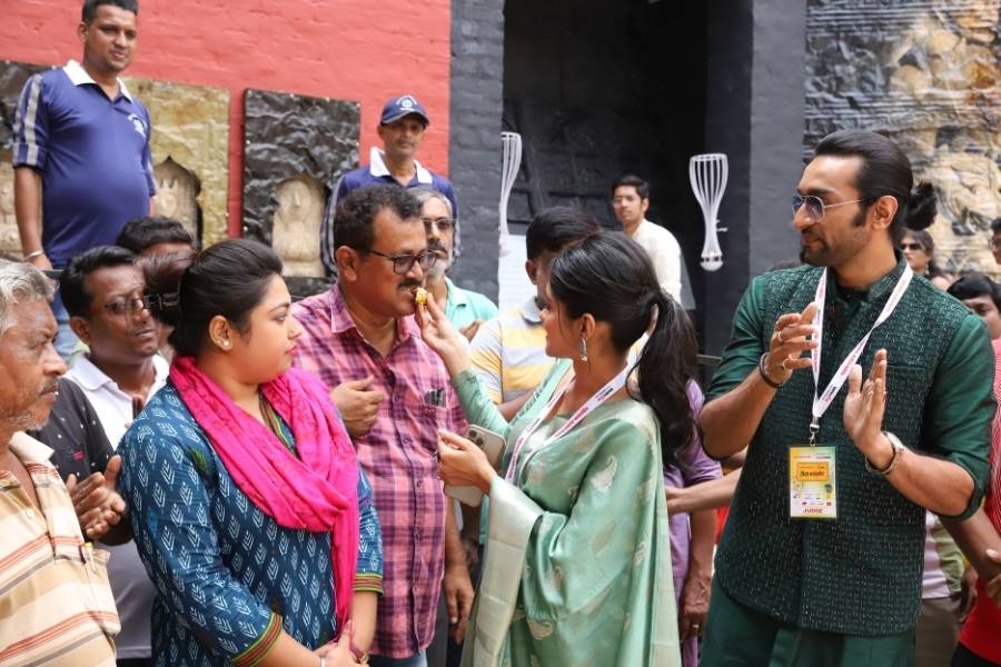 বিচারপর্ব শেষ। এ বার শুধু অপেক্ষার পালা। কোন ১০টি পুজো পাচ্ছে সেরা  সর্বজনীনের খেতাব? জানতে চোখ রাখুন আমাদের পাতায়