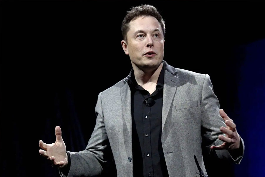 টেসলার কর্ণধার ইলন মাস্ক বছর তিনেক আগে ‘সাইবারট্রাক’ নামে অত্যাধুনিক একটি গাড়ি তৈরির কথা ঘোষণা করেছিলেন। সেই গাড়ির নকশা দেখেই ‘সাইবারহাউজ়’-এর পরিকল্পনা করা হয়েছে।