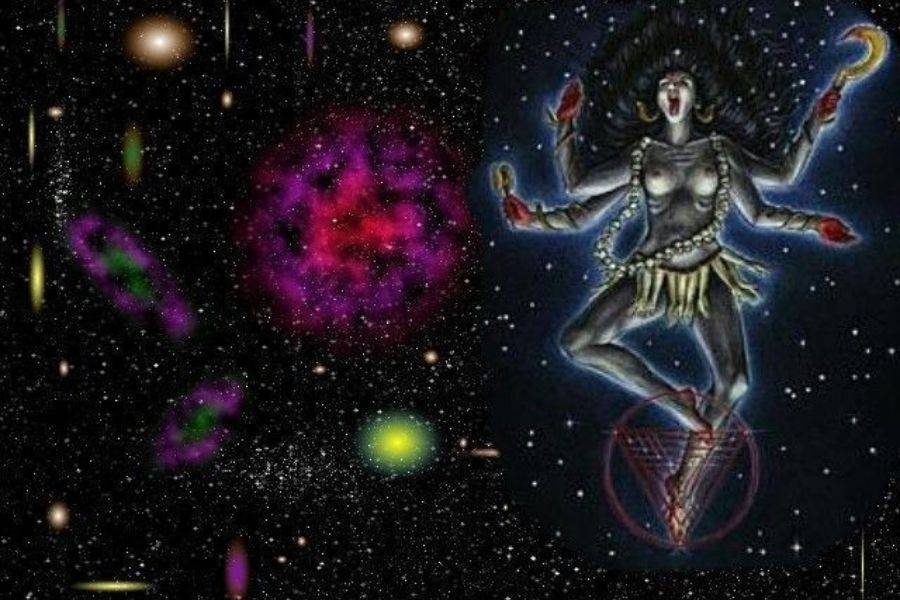 দশমহাবিদ্যার ইনি প্রথমা মহাবিদ্যা। শাক্ত মতে, আদ্যাশক্তি মা কালী বিশ্বব্রহ্মাণ্ড সৃষ্টির আদি কারণ। বলা হয়, ‘কাল শিবহ্। তস্য পত্নতি কালী।’ শিবের আরেক নাম কাল এবং তাঁর স্ত্রী কালী। 