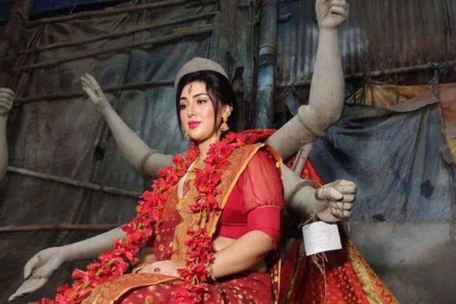 কালীপুজোর আগে ফের মিলেমিশে এক হয়ে গেল কলকাতা ও বাংলাদেশ। 