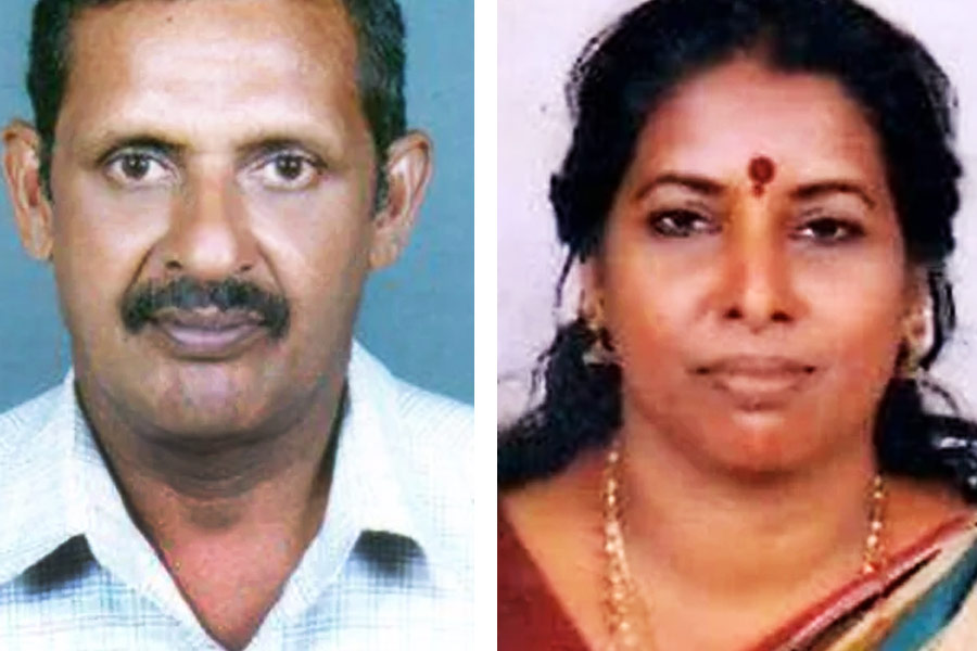 কেরলে নরবলি-কাণ্ডে তদন্ত যত এগোচ্ছে, উঠে আসছে একের পর এক চাঞ্চল্যকর তথ্য। দুই মহিলাকে বলি দিয়ে তাঁদের মাংস খাওয়া হয়েছে বলে অভিযোগ উঠেছে, যা শুনে শিউরে উঠেছে গোটা দেশ।