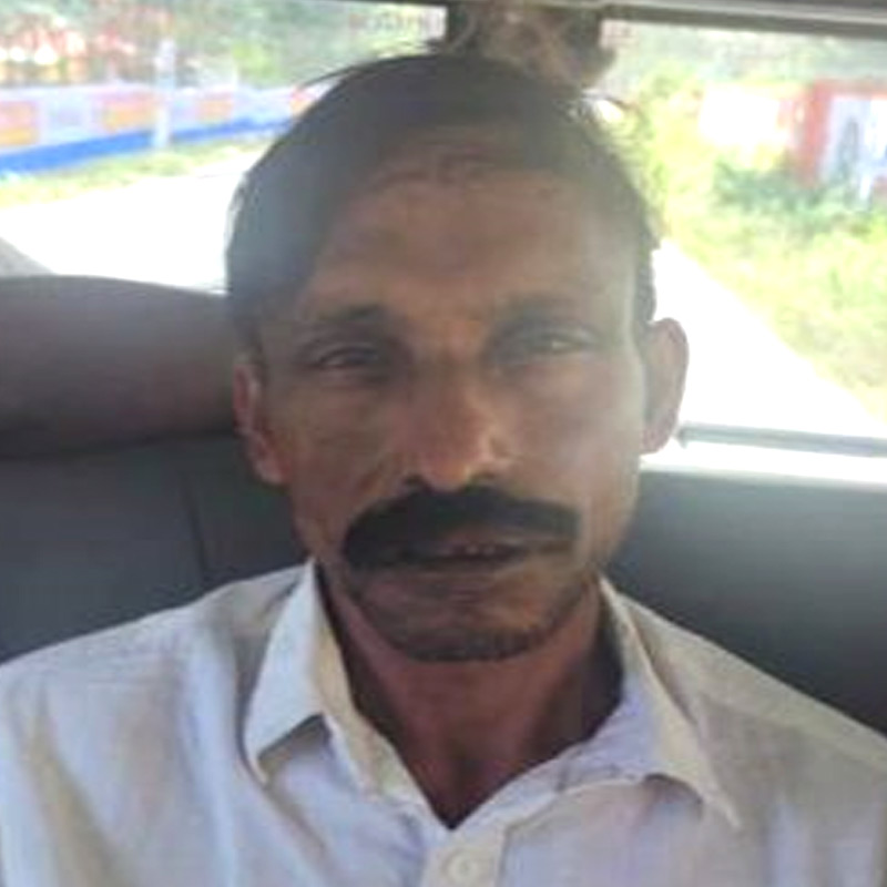 ঘটনায় মূল অভিযুক্ত মহম্মদ শফীকে গ্রেফতার করেছে পুলিশ। অভিযোগ, কেরলের দম্পতিকে ধনসম্পত্তি বৃদ্ধির লোভ দেখিয়েছিলেন তিনি। নরবলি দিলে ধনসম্পত্তি বাড়বে, এই টোপ দিয়ে তাঁদের নৃশংস হত্যাকাণ্ডে শামিল করেছিলেন। 