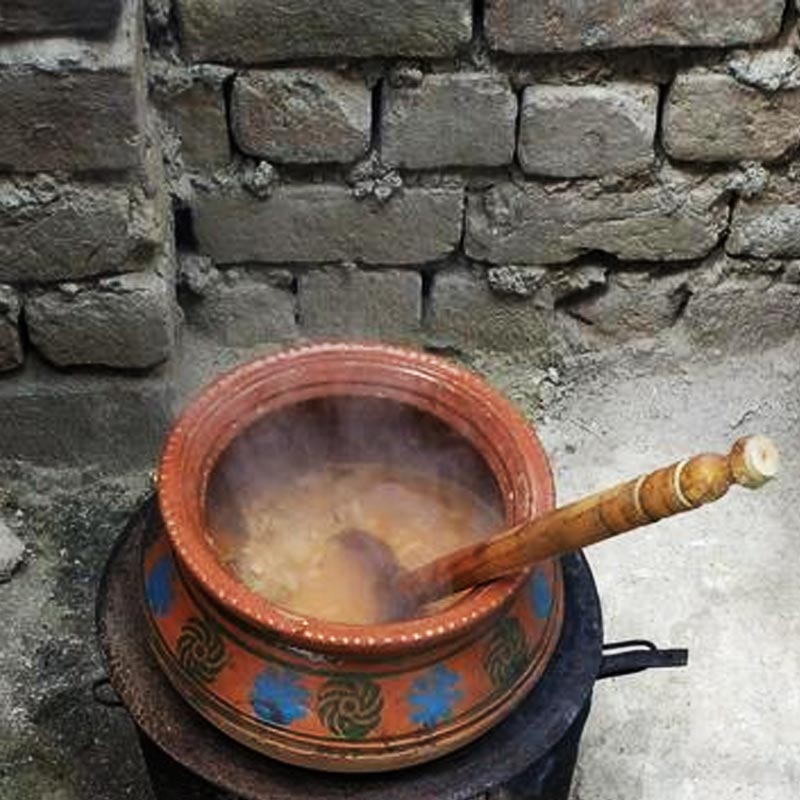 কিন্তু এখানেই শেষ নয়, পুলিশ জানতে পারে, খুন করার পর মৃতদেহগুলি টুকরো টুকরো করে কাটত কোলন্দর। কিছু কিছু টুকরো রান্নাও করত বলে অভিযোগ। এই ঘটনার সঙ্গে কেরল-কাণ্ডের ছায়া পাচ্ছেন?