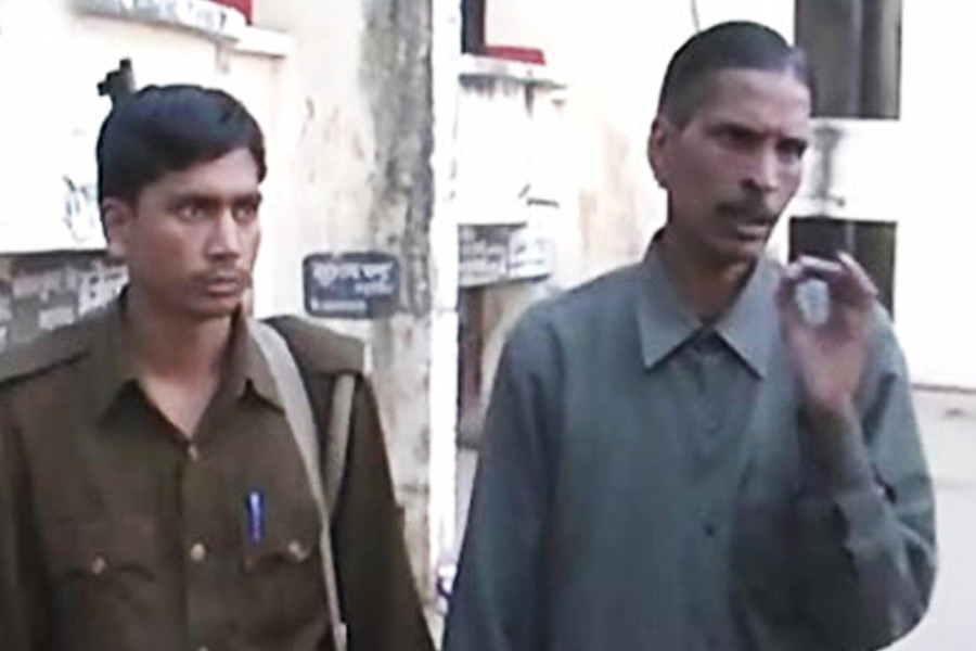 অভিযোগ, কোলন্দরের বিশ্বাস ছিল মৃত ব্যক্তির ঘিলু খেলে তার বুদ্ধি বাড়বে। প্রথম যে খুনটি সে করেছিল, সেই ব্যক্তি ছিলেন কায়স্থ। কায়স্থদের ঘিলুতে অনেক বুদ্ধি থাকে বলে ধারণা ছিল তার। তাই তাঁকে বেছে নিয়েছিল।