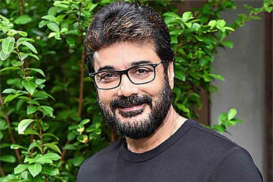 প্রসেনজিৎ চট্টোপাধ্যায়- স্বয়ং ইন্ডাস্ট্রি! তবু রেহাই পাননি ভূতেদের থেকে। কেরিয়ারের প্রথম দিকে অভিনেতা প্রসেনজিৎ চট্টোপাধ্যায় কাজের চাপে বাড়ি ফিরতে পাড়তেন না প্রায়শই। ভোর ৩টেয় কাজ শেষ করে আবার পরের দিনের শিফট থাকত ভোর ৫ টায়। অগত্যা ইন্দ্রপুরী স্টুডিয়োতেই রাত কাটাতে হত বুম্বাদাকে।