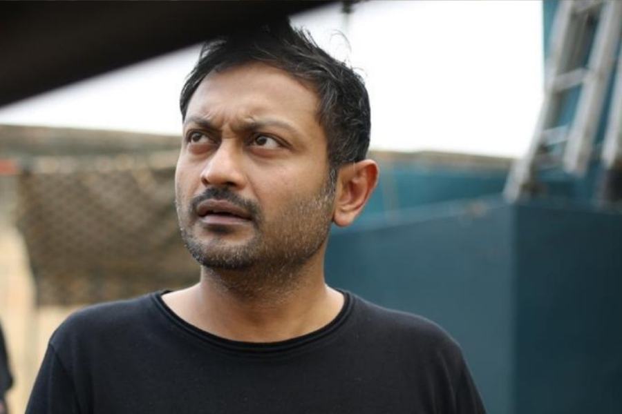 বিরসা দাশগুপ্ত-  অবসরে পরিবারের সঙ্গে ছুটি কাটাতে ইউরোপ গিয়েছিলেন পরিচালক। সেখানে ঐতিহ্যময় শহর ফ্লোরেন্সের রাস্তায় হাঁটছিলেন সকলে। 