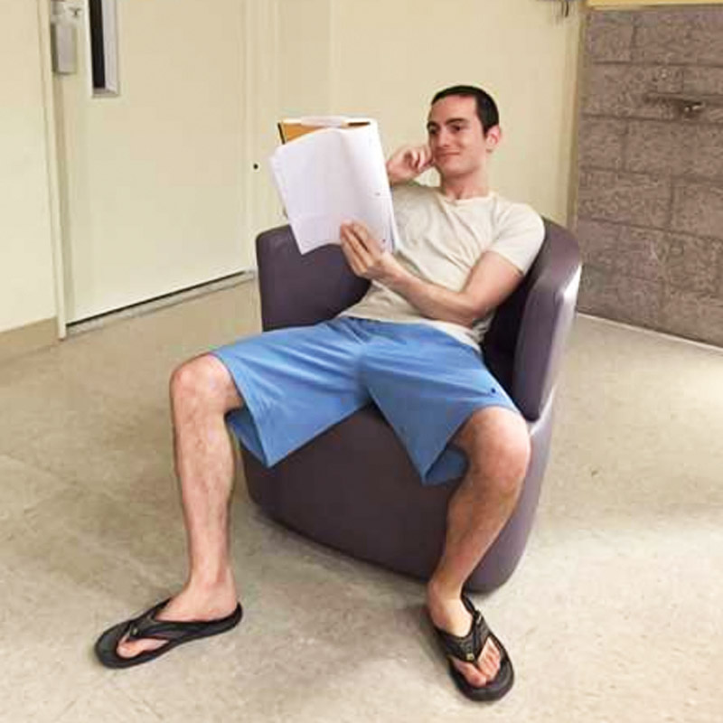 পুরনো নথিপত্র থেকে জানা যায়, ‘ফ্র্যাজাইল এক্স সিন্ড্রোম’ নামের এক জিনগত সমস্যায় ভুগছেন জেমস। এই সমস্যার কোনও নিরাময় নেই।