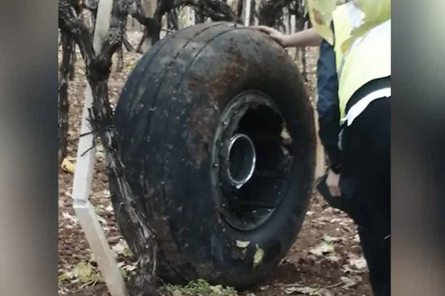 এই চাকাটিই খুলে পড়েছিল।