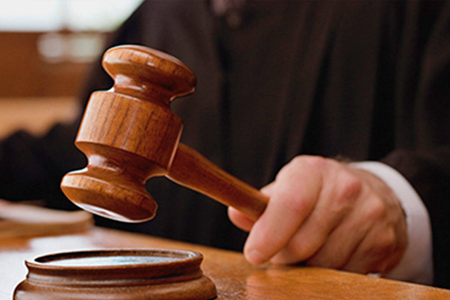 তাই বিজ্ঞাপন দেখার পর জেমসের সঙ্গে যোগাযোগ করেন সারা। সন্তান জন্মের পর বার বার সারাকে বিরক্ত করতে থাকেন জেমস।