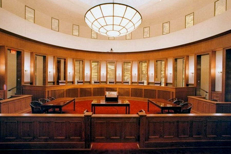 সন্তানের সঙ্গে দেখা করতে চাইতেন জেমস। সারা কোনও উত্তর না দিলে তাঁর সঙ্গীকেও ফোন করে বিরক্ত করতেন জেমস। সারার অভিযোগ, জেমস এক দিনে টানা ৭৭ বার ফোন করেছিলেন সারার সঙ্গীকে।