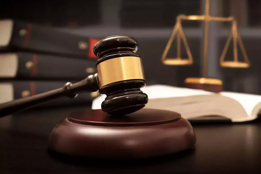 এই মামলার বিচারপতি লিয়েভান বলেন, ‘‘জেমসের প্রচণ্ড জেদ। এক বার যা চাই বলে ঠিক করেন, তা পাওয়ার জন্য যা খুশি তাই করতে পারেন।’’