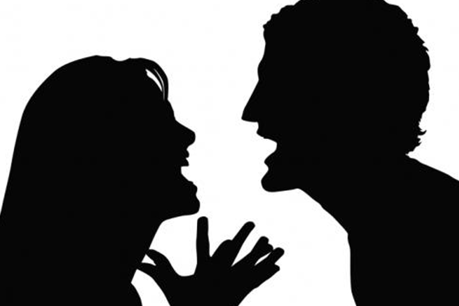 লিয়েভান আরও জানান, চুক্তিপত্র এত কঠিন আইনি শব্দে লেখা হয়েছে যে, তা পড়ে কোনও সাধারণ মানুষ বুঝতে পারবেন না। তাই জেমসের সঙ্গে সন্তানদের দেখা করার অনুমতি পাওয়া যাবে না, তা চুক্তিপত্র পড়ে বোঝা কষ্টসাধ্য।