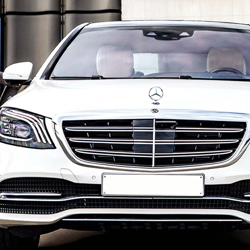 ১ কোটি ৬২ লক্ষ টাকা মূল্যের মার্সিডিজ বেঞ্জ সিরিজের এস ক্লাস মডেলটিও রয়েছে অভিনেত্রীর কাছে।