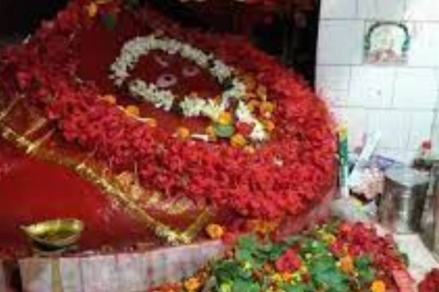 কণ্ঠহার-সাঁইথিয়া বীরভূম জেলার সাঁইথিয়া শহরে দেবী নন্দীকেশ্বরীর মন্দির। শোনা যায়, দেবীর কণ্ঠহার এখানে পড়েছিল। তাই দেবী সতী এখানে পূজিতা হন নন্দিনী রূপে।