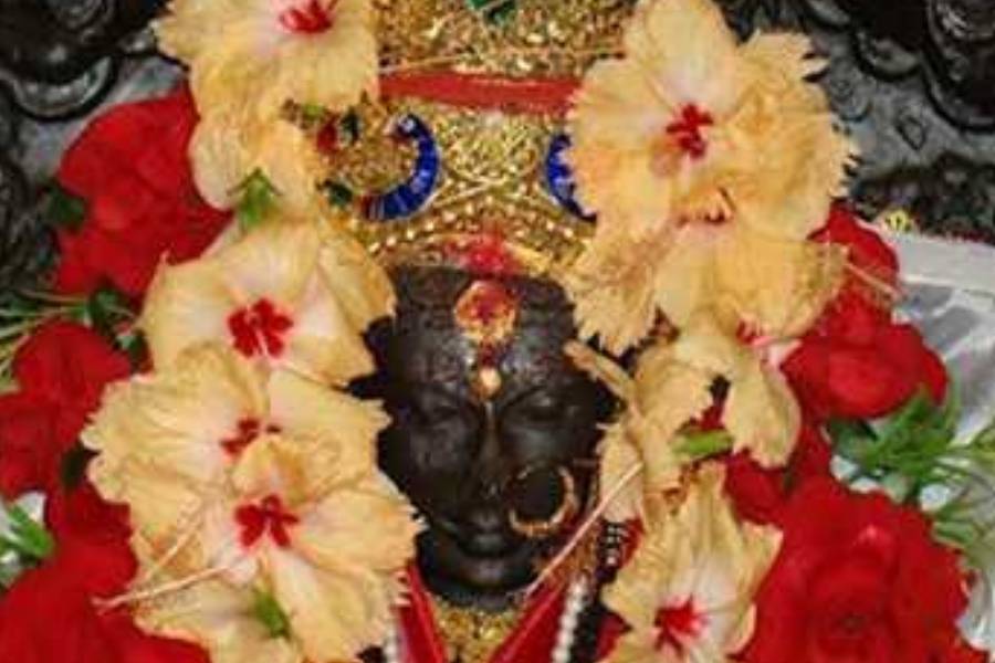 বাম বাহু-কেতুগ্রাম পীঠনির্ণয়তন্ত্র অনুযায়ী সতীর বাম বাহু পতিত হয়েছিল বর্ধমানের কেতুগ্রামে এবং এই গ্রামের অধিষ্ঠাত্রী দেবী হলেন বহুলা।