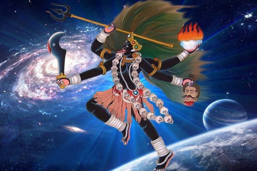 মহাদেব কালীর নাচ বন্ধ করতে উদ্যত হলেন। কিন্তু উন্মাদিনী কালী কোনও কথা শুনতেই পেলেন না। 