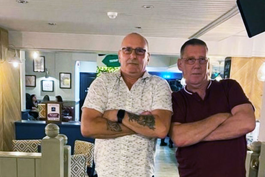 যদি একই সঙ্গে কেউ দত্তক নিতেন তাঁদের, তবে কতটা অন্য রকম হতে পারত জীবন সেই নিয়ে আক্ষেপ করছেন দু’জনেই।