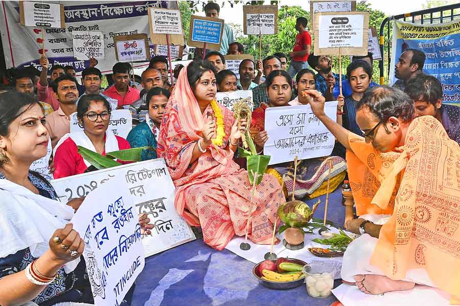 টেট পাশ চাকরিপ্রার্থীদের বিক্ষোভ।