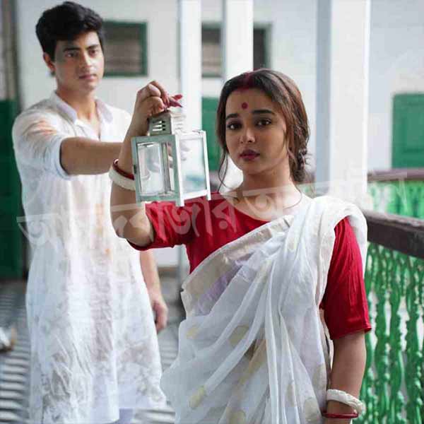প্রিয়ঙ্কার সঙ্গে গানের ভিডিয়োয় দিব্যজ্যোতি।