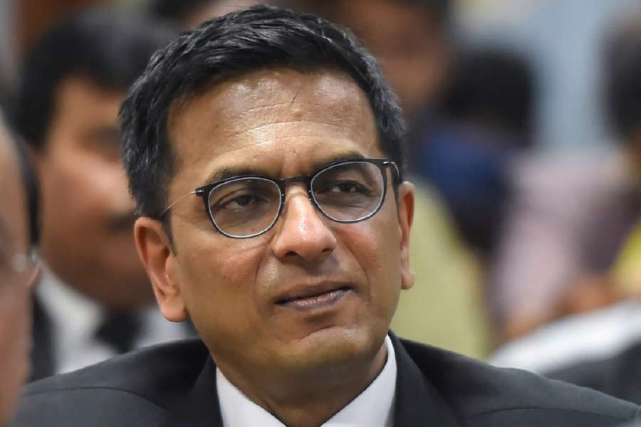 সন্ত্রাস-বিরোধী আইনের অপব্যবহার নিয়েও কড়া সুর শোনা গিয়েছিল বিচারপতি চন্দ্রচূড়ের গলায়। ২০২১ সালে আমেরিকা ও ভারতের আইনি সম্পর্ক নিয়ে এক অনুষ্ঠানে বক্তৃতা করার সময় বিচারপতি চন্দ্রচূড় জানান, অসন্তোষের স্বর চাপা দিতে সন্ত্রাস-বিরোধী আইনের অপব্যবহার যেন না হয়।