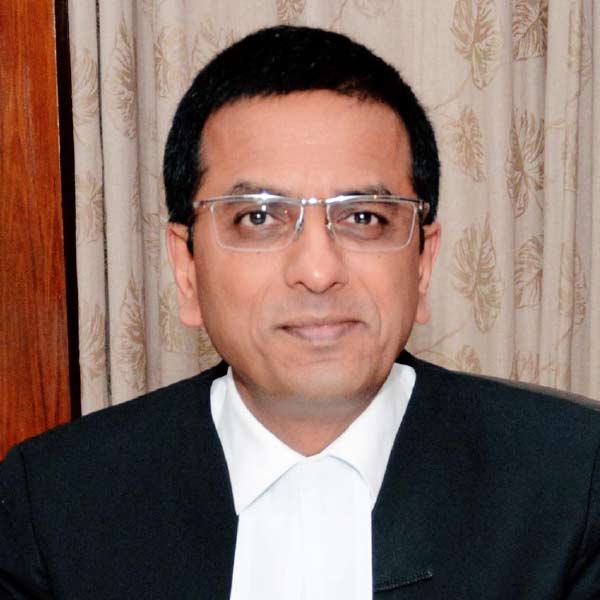 বিচারপতি চন্দ্রচূড় ছোট থেকেই বাবার মতো আইন নিয়ে উৎসাহী ছিলেন। 