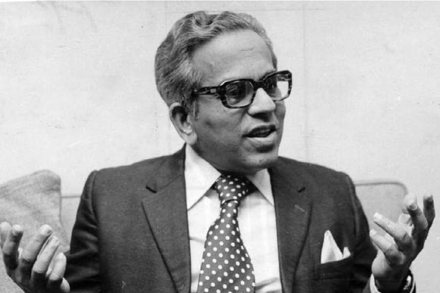  বিচারপতি চন্দ্রচূড় ১৯৫৯ সালের ১১ নভেম্বর মুম্বইয়ে জন্মগ্রহণ করেন। তাঁর বাবা যশবন্ত বিষ্ণু চন্দ্রচূড়ও ছিলেন সুপ্রিম কোর্টের প্রধান বিচারপতি। ১৯৭৮ সাল থেকে ১৯৮৫ সাল পর্যন্ত তিনি দেশের প্রধান বিচারপতি ছিলেন। এখনও পর্যন্ত তিনিই ছিলেন ভারতের সবচেয়ে দীর্ঘমেয়াদি প্রধান বিচারপতি।