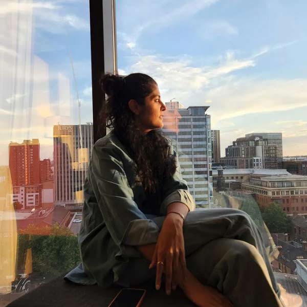 ক্রিকেটার এবং দর্শকদের সংযোগের গুরুত্বপূর্ণ যোগসূত্র রাজলক্ষ্মী। বিসিসিআইয়ের সিনিয়র মিডিয়া প্রযোজক হিসাবে ভারতীয় ক্রিকেট দলের সঙ্গে বিশ্বকাপ সফরে গিয়েছেন রাজলক্ষ্মী। 