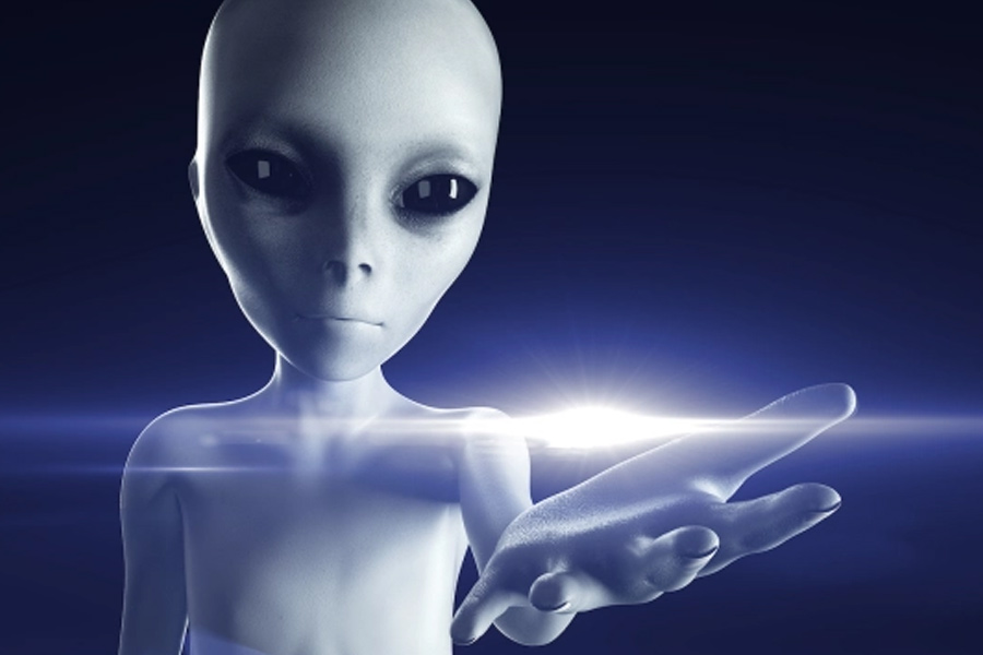 যুক্তিবাদীদের হারিয়ে আল নসলাকে ঘিরে জল্পনা থামেনি। সমাজমাধ্যমে তো এক জন বলেই ফেলেছেন, ‘‘কোন দূরের গ্রহের প্রাণী এখানে এসে একটা সুপার লেসার পয়েন্টার নিয়ে এলোমেলো ভাবে তা চালিয়ে দিয়েছেন। দুর্ঘটনাবশত তা পড়েছে ওই পাথরের উপর আর তা কেটে দু’ভাগ হয়ে গিয়েছে।’’