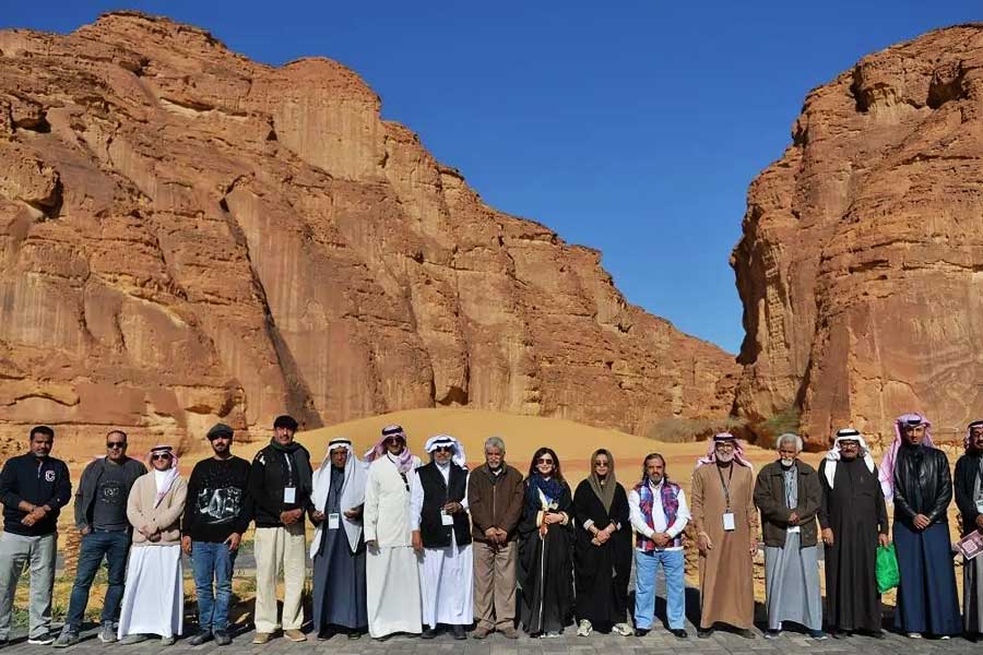 আল নসলাকে নিয়ে ভূবিজ্ঞানী বা ইতিহাসবিদ থেকে শুরু করে আমজনতারও কম কৌতূহল নেই। এই পাথরটির সঙ্গে নিজস্বী বা ছবি তোলার জন্যও নাকি বহু পর্যটক সেখানে ছুটে যান।