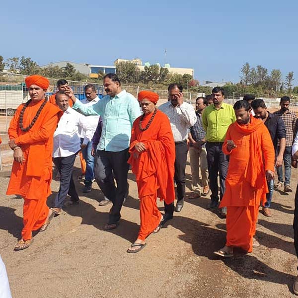 প্রসঙ্গত, মুরুঘা মঠ কর্নাটকে লিঙ্গায়েতদের কাছে অত্যন্ত গুরুত্বপূর্ণ। সেই মঠেরই প্রধান শিবমূর্তি। 