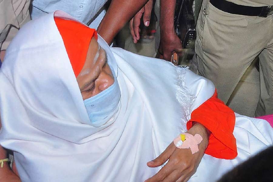 কর্নাটকের স্থানীয় রাজনীতি এবং অর্থনীতিতে লিঙ্গায়েত সমাজের প্রভাবের কথা বিবেচনা করেই অন্যান্য রাজনৈতিক দল চুপ থাকলেও শিবমূর্তির বিরুদ্ধে পথে নেমে আন্দোলন করছে রাজ্যের একাধিক স্বেচ্ছাসেবী সংস্থা। 