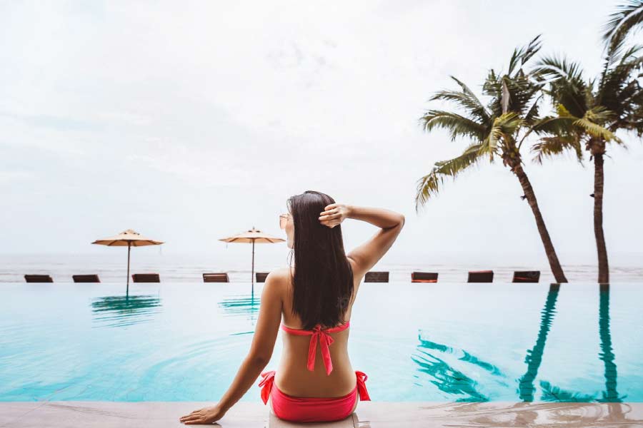 বড়দের নিয়েই এই সব হোটেলের করবার। ছোটদের এমন হোটেলের গণ্ডি পেরোনোও বারণ। 