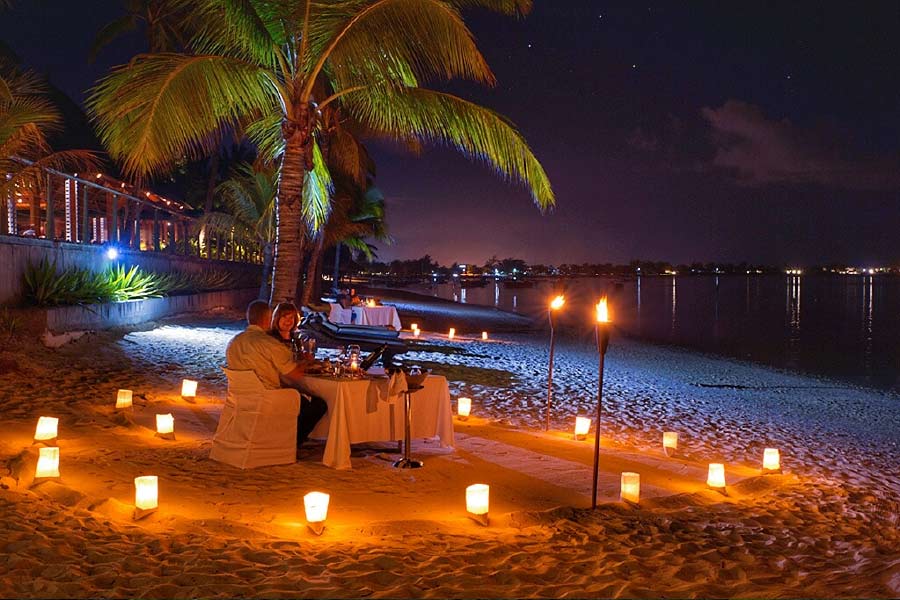 পোশাকি নাম ‘অ্যাডাল্ট ওনলি হোটেল’। বিদেশে এমন হোটেলের রমরমা বহু দিন থেকেই। তবে ভারতে সম্প্রতি এর বোলবোলাও শুরু হয়েছে।