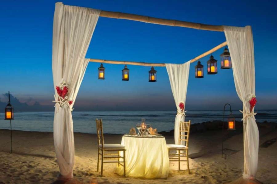 একটি দু’টি করে ইতিমধ্যেই দেশে পাঁচ-ছ’টি হোটেলে তৈরি হয়েছে, যারা অতিথি আপ্যায়নের ক্ষেত্রে ‘অ্যাডাল্ট ওনলি’ নীতি নিয়েছে। 