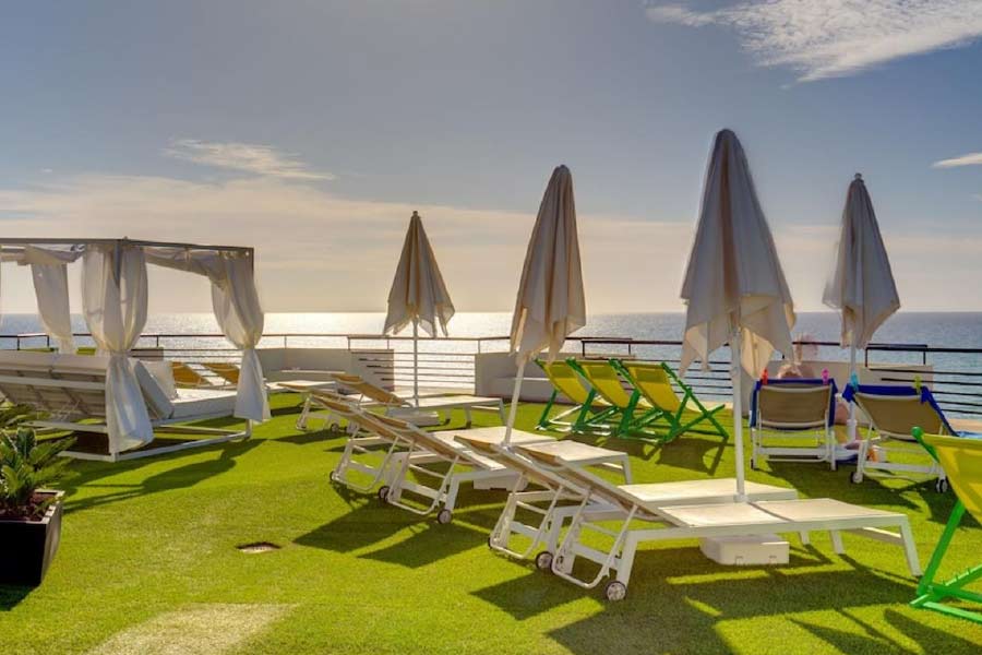 এই ধরনের প্রত্যেকটি হোটেল বা রিসর্টেরই বিশেষত্ব হল, এগুলি জনবহুল এলাকা থেকে দূরে এবং বেশিরভাগ ক্ষেত্রেই প্রকৃতির খুব কাছাকাছি এগুলির অবস্থান। 