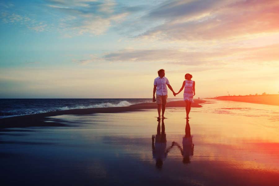 আসলে এই ধরনের হোটেল রিসর্টের মূল লক্ষ্য হল বড়দের একান্তে সময় কাটানোর সুযোগ করে দেওয়া। দিনভর ব্যস্ততা, অফিসের কাজের চাপ সামলে অনেককেই বাড়ি ফিরে সন্তানদের পিছনে বাকি অবসরটুকু কাটিয়ে দিতে হয়। সেই একঘেয়েমি থেকে মুক্তি দেয় ‘অ্যাডাল্টস ওনলি’ হোটেল। 